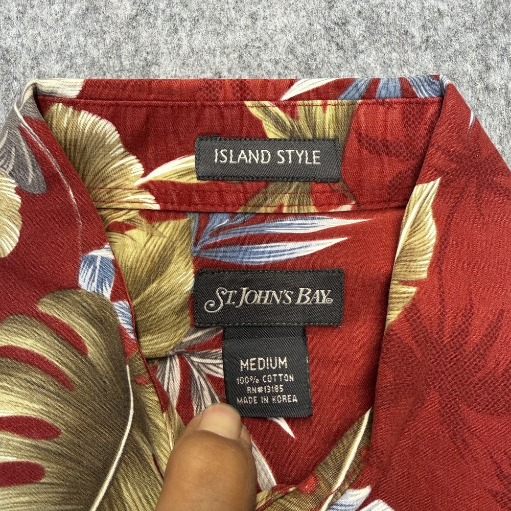 St. John's Bay Island Style Shirt Men's Medium Red Tropical Floral Short Sleeve - Picture 3 of 7